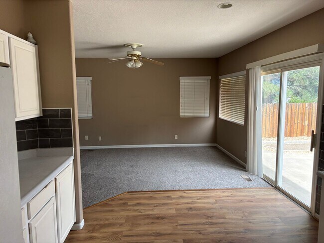 Building Photo - 4 bedroom 2.5 bath in NW Suburban Reno