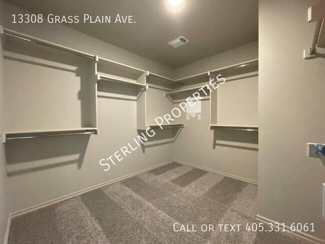 Building Photo - 13308 Grass Pln Ave
