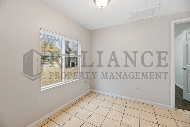 Building Photo - 508 N Tracy St