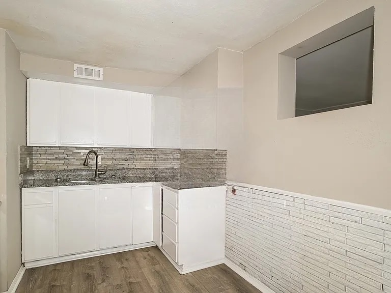 Building Photo - 24 St Laurence Dr