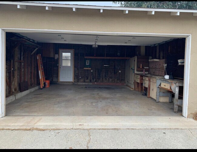 Building Photo - 9030 Swinton Ave