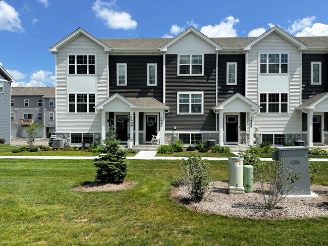 Building Photo - 1447 Yosemite Wy