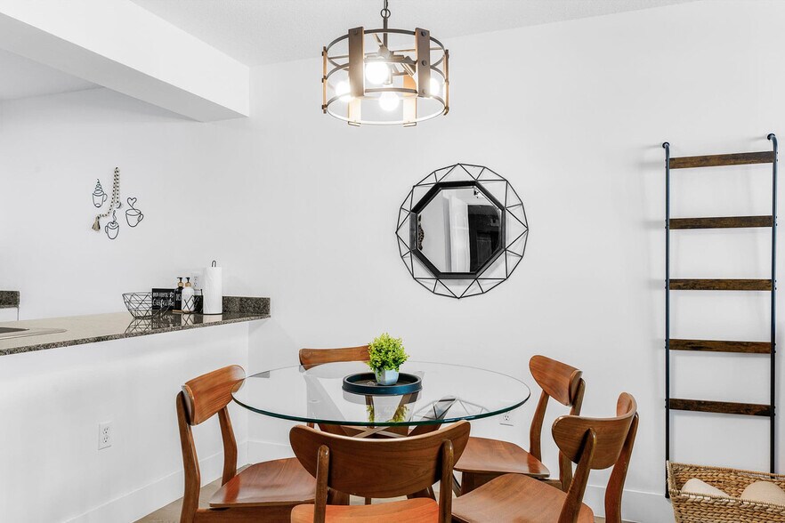 Building Photo - 1 SE 12th St