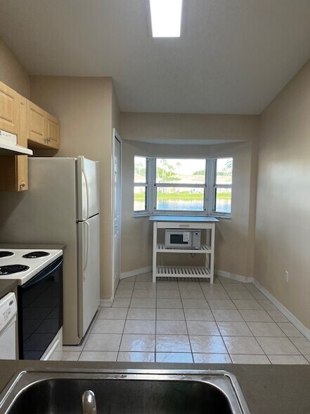 Building Photo - 2621 SE 12th Rd