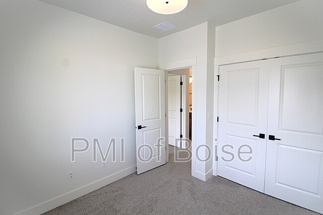 Building Photo - 123 Trifecta Ln