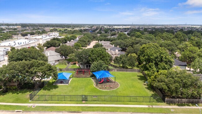 Building Photo - 22730 Tara Way Dr