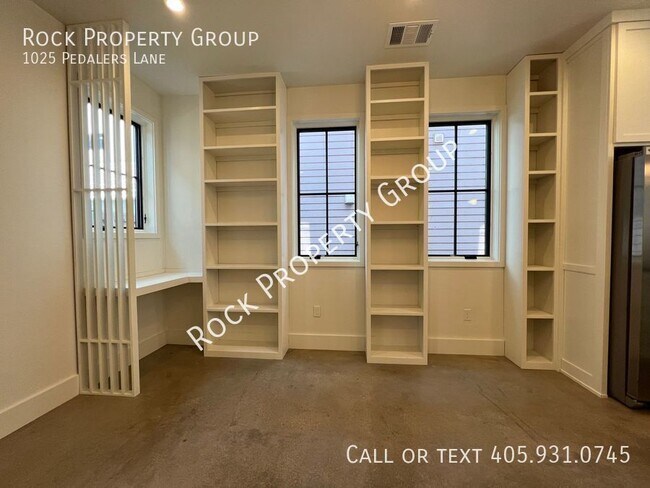 Building Photo - 1025 Pedalers Ln