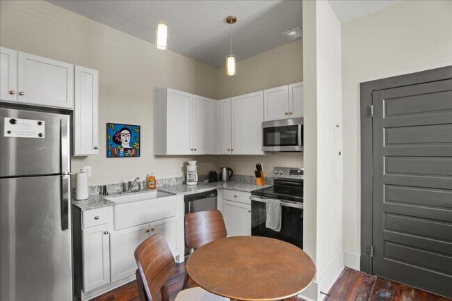 Building Photo - 127 W Evans St