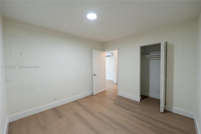 Building Photo - 1615 NE 9th St