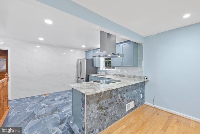 Building Photo - 2913 Collins Ave
