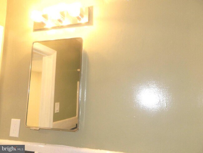 Building Photo - 513 12th St NE