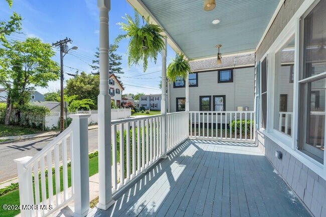 Building Photo - 30 Cedar St