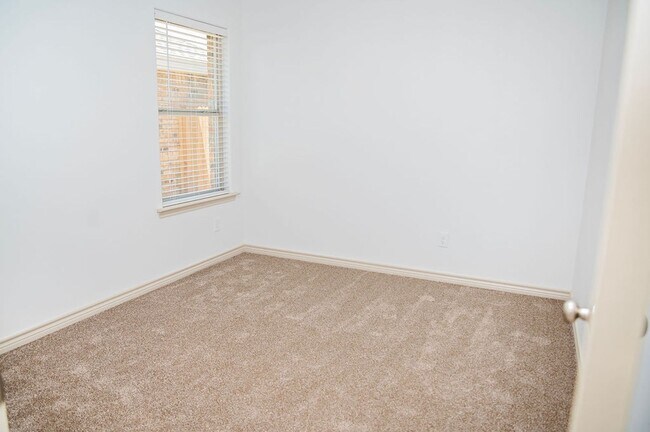 Building Photo - Move-In Ready & Made for Memories