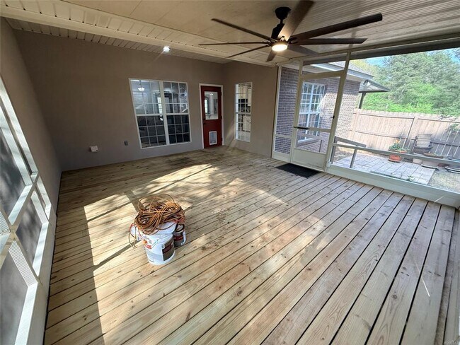 Building Photo - 601 Prairie View Dr