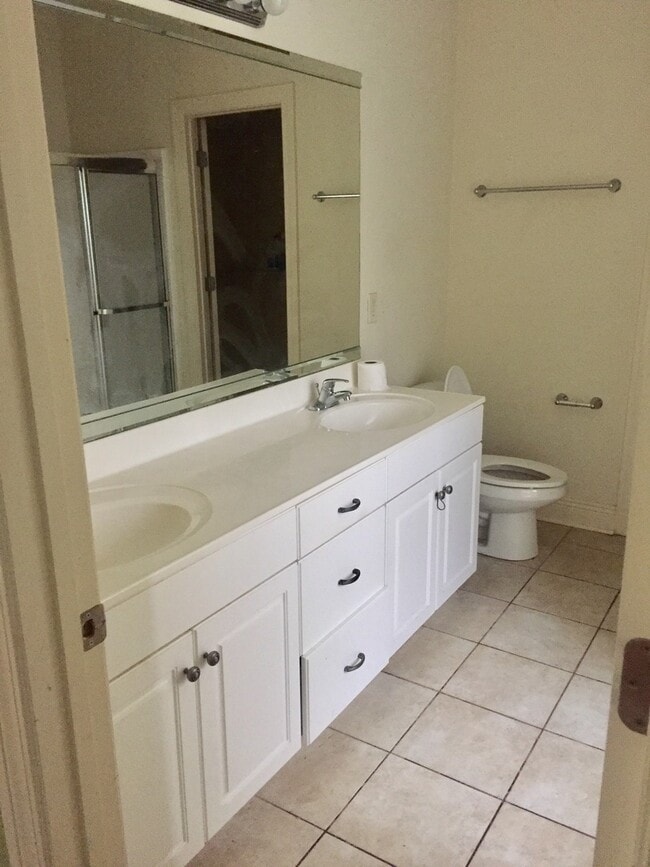 Building Photo - Fantastic cottage style home!