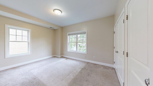 Building Photo - 60 Holworthy St