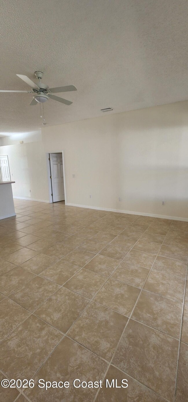 Building Photo - 1807 Edith St NE