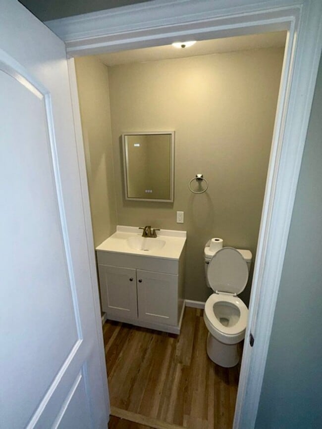 Building Photo - 3 bedroom 1.5 bathroom house