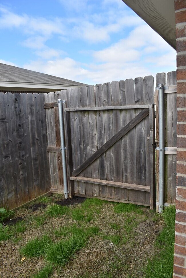 Building Photo - 205 Coby Dr