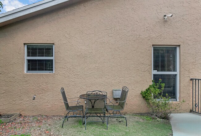 Building Photo - 6255 Timberlakes Way