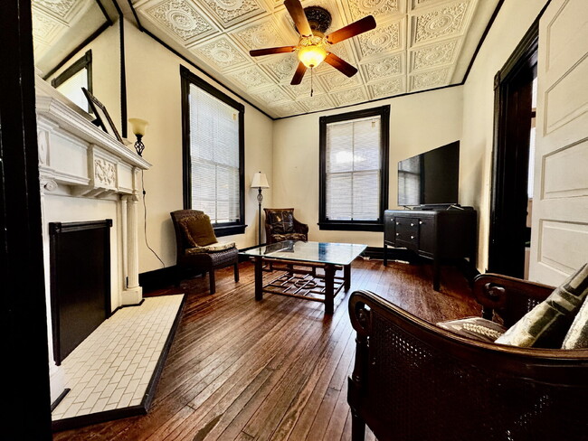 Building Photo - Fully Furnished 3 bed / 1.5 bath Historic ...