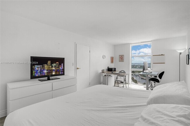 Building Photo - 13499 Biscayne Blvd