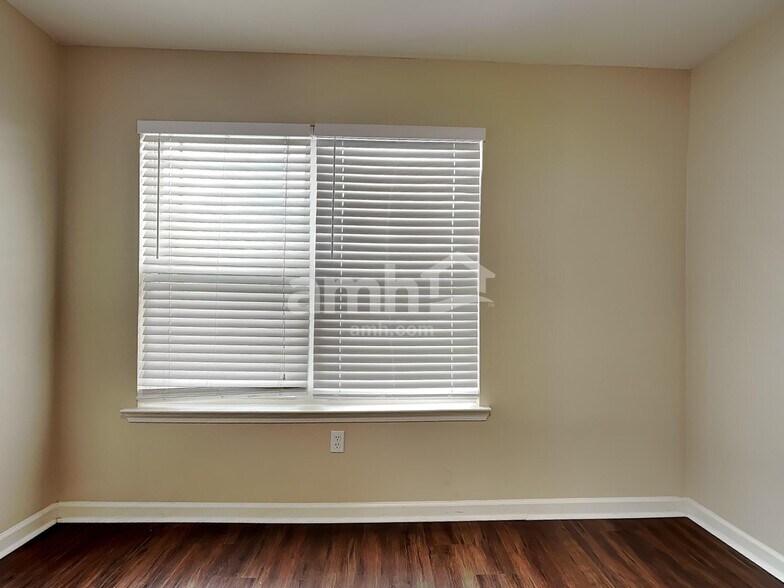 Building Photo - 75 Summer Hill Way