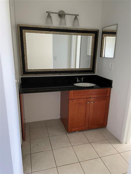Building Photo - 3733 Carambola Cir N