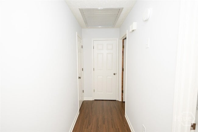 Building Photo - 147 VFW Dr