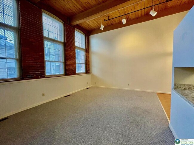 Building Photo - 101 Race St