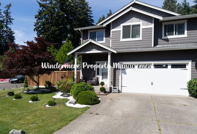Building Photo - Stunning three bedroom in CK school district with fully fenced yard, corner lot, AC and more!