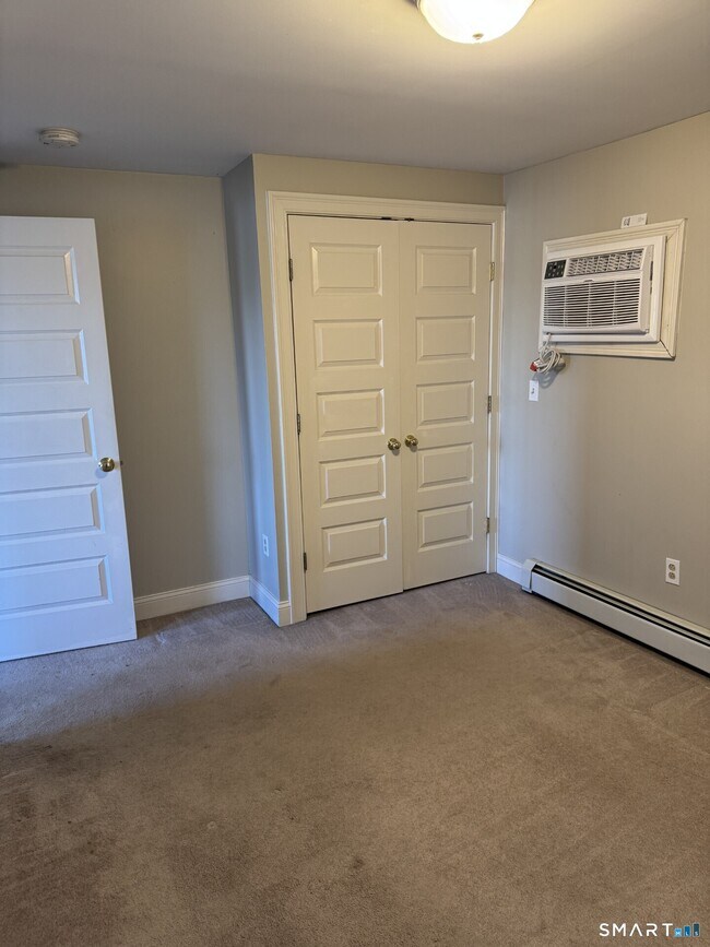 Building Photo - 3 E Pattagansett Rd