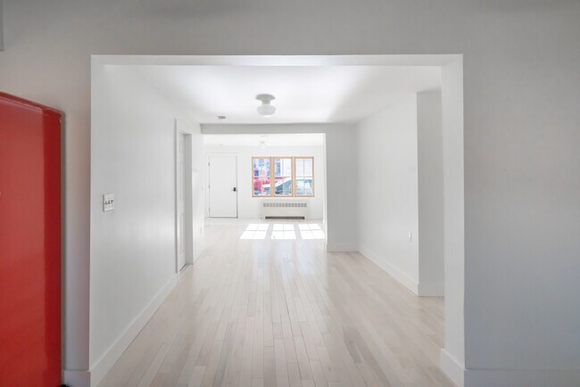 Building Photo - 171 Liberty St