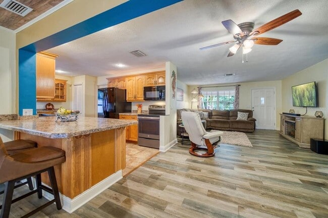 Building Photo - 2202 Lauren Dr