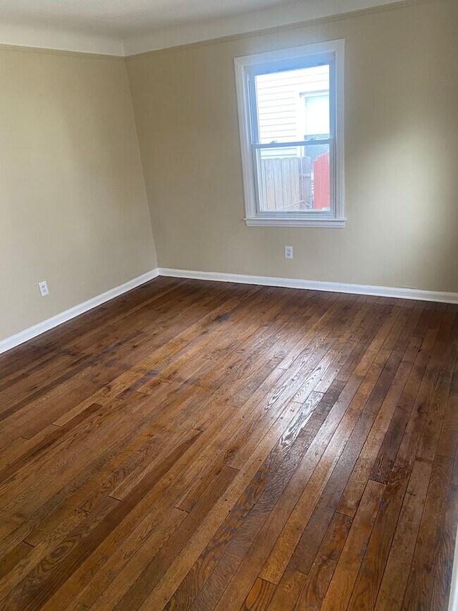 Building Photo - 3 bedroom 2 bath bungalow with finished basement