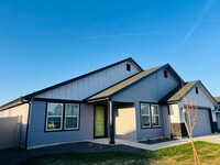Building Photo - Beautiful NEW Home