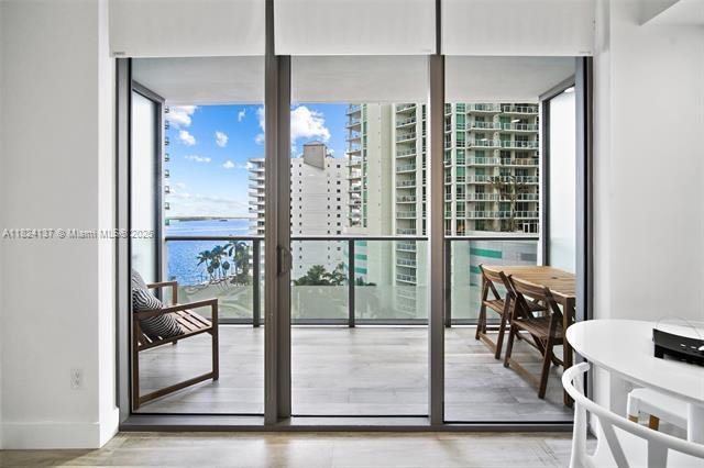 Building Photo - 1300 Brickell Bay Dr