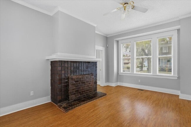 Building Photo - Spacious 2BR/1BA Lower-Level Apartment Near Downtown Savannah