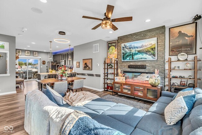 Building Photo - 315 Steeples Blvd