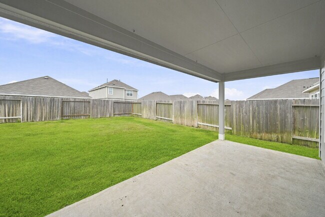 Building Photo - Move-In Special: 1/2 off your second full month of rent! Beautiful, Well-Maintained 3-Bedroom, 2-...
