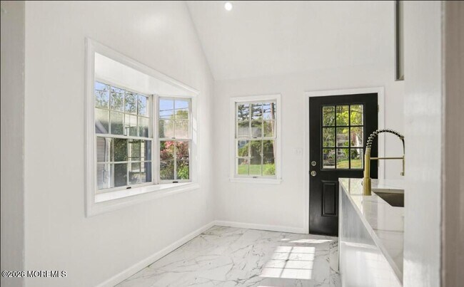 Building Photo - 99 Ravine Dr