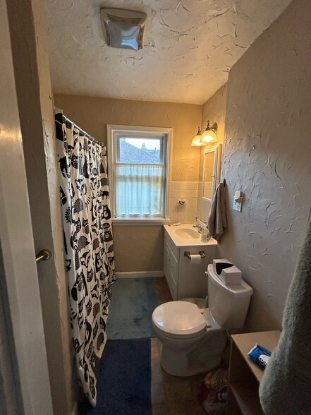 Bathroom - 2207 Grandview Ave