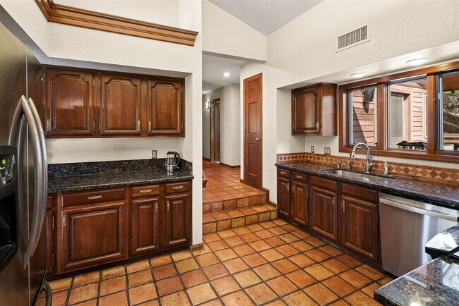 Building Photo - 36 Ponderosa Rd