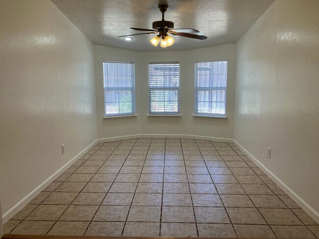 Building Photo - 1704 Ellison Dr