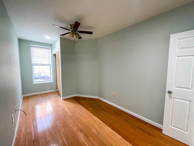 Bedroom - 1522 Mifflin St