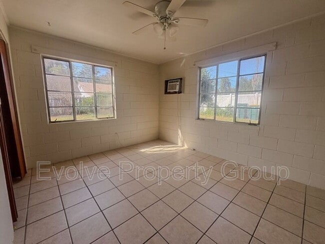 Building Photo - 710 N Grove St