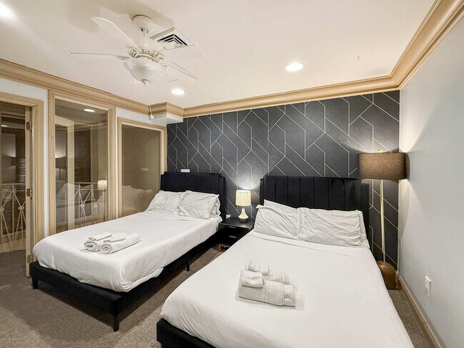 Building Photo - 602 S Front St