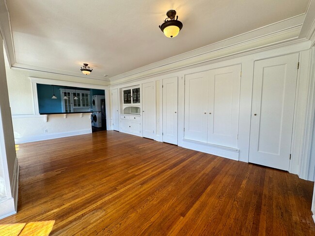 Building Photo - Historic Nob Hill 1Bd/1Ba Condo in NW Port...