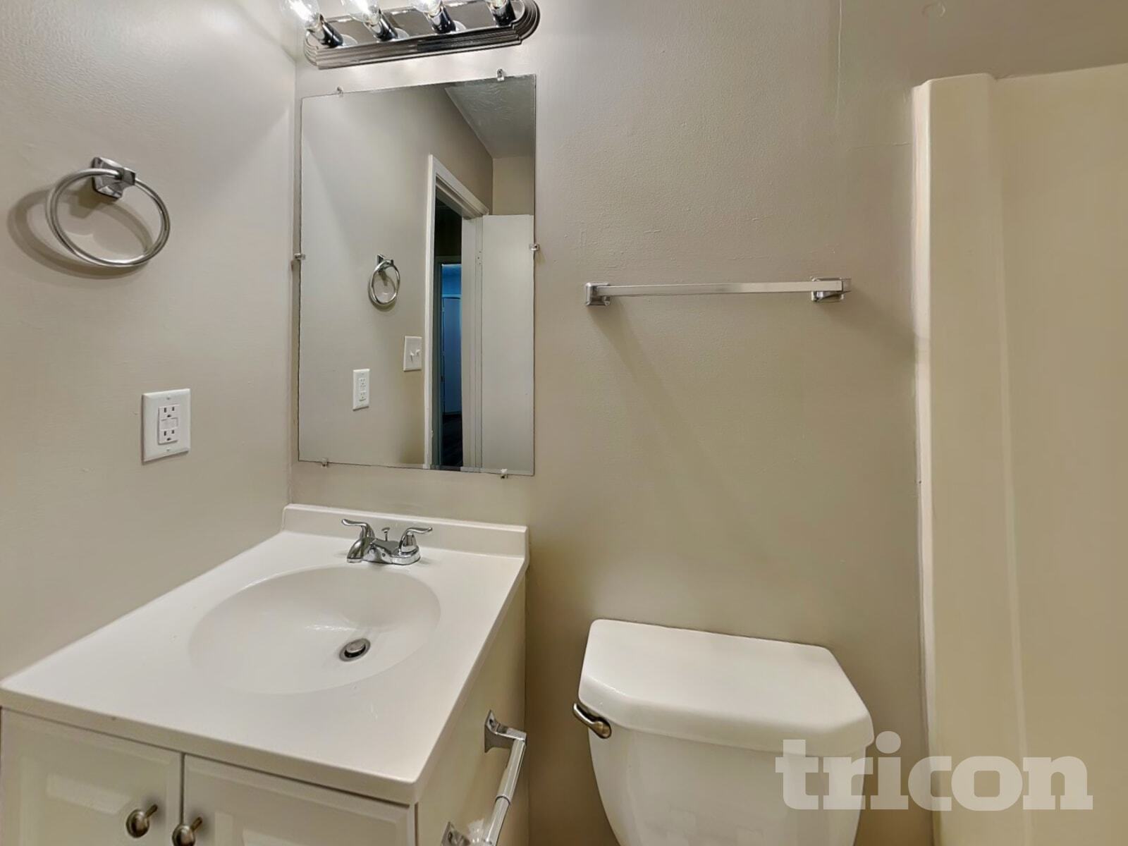 Building Photo - 2906 Deshong Dr SW