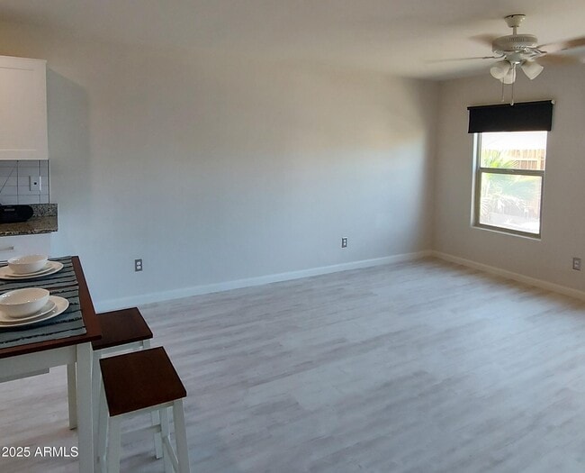 Building Photo - 10128 W Century Dr